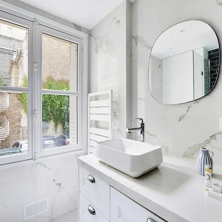 Beautiful 1bdr 2p In A Former Mansion - Dauphine 16e Apartment